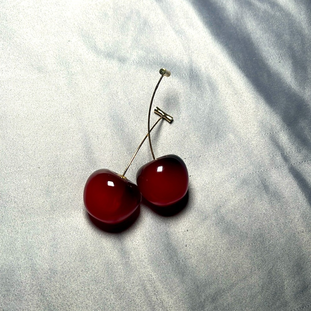 Dangling cherry earrings